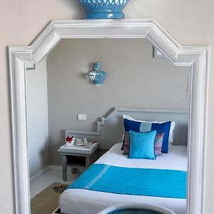 Zimmer mit Kingsize-Bett